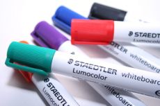 Staedtler Lumocolor 351 WP8 Whiteboard-Marker (Rundspitze ca. 2 mm Linienbreite, Set mit 8 Farben, hohe Qualität, trocken und rückstandsfrei abwischbar von Whiteboards