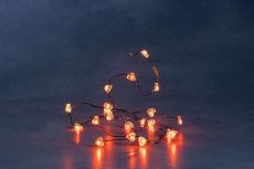 Konstsmide 1267-550 LED Dekolichterkette, Herzen, Blinklicht, 20 rote Dioden, batteriebetrieben, Innen, 2 x AA 1.5V (exkl.)