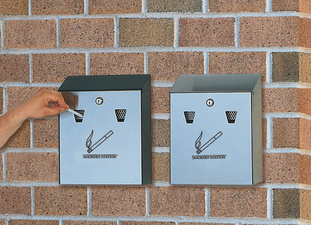Rubbermaid Wandascher Smokers Station, schwarz / silber