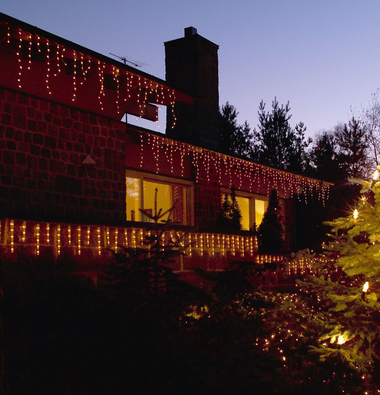 Konstsmide 2764-002 - Eisregen Lichtervorhang, 400 klare Birnen, 24V Außentrafo, weißes Kabel