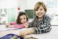 Ergonomischer Schulfüller für Rechtshänder mit Anfänger-Feder A - STABILO EASYbirdy in mitternachtsblau/azur - Einzelstift - inklusive Patrone - Schreibfarbe blau (löschbar)