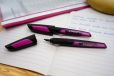 Schulfüller mit Standard-Feder M - STABILO EASYbuddy in schwarz/magenta - Schreibfarbe blau (löschbar) - Einzelstift - inklusive Patrone